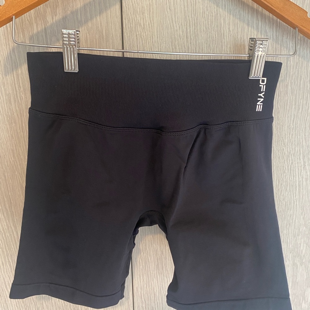 DFYNE Women's Black High-Rise Bike Shorts